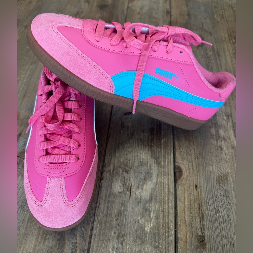 Puma Club 5v5 Women's Bright Pink/Bright Blue sneakers $83 Size 8.5